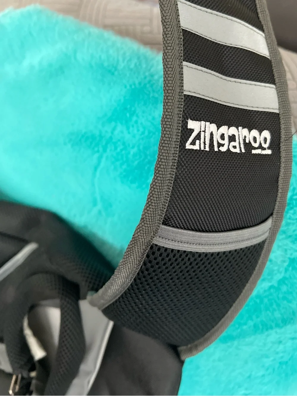 kangaROOS Pet Sling Carrier for medium size Dogs up to 15 lbs